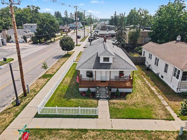1448 Columbus Avenue, Grand Haven, MI 49417