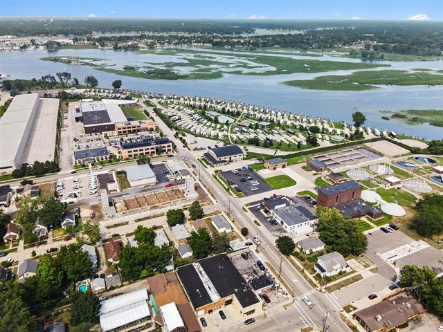 1448 Columbus Avenue, Grand Haven, MI 49417