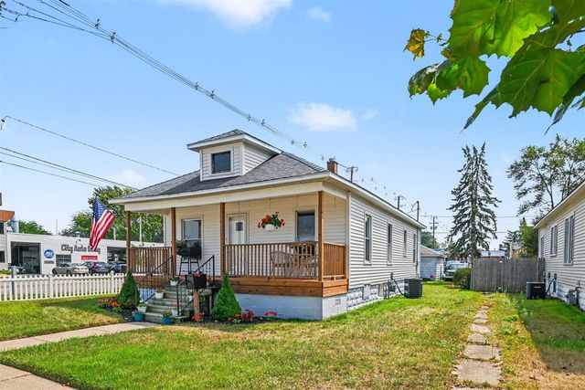 1448 Columbus Avenue, Grand Haven, MI 49417