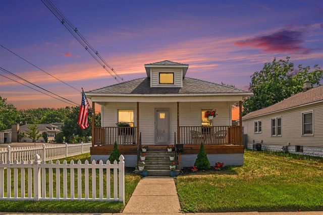 1448 Columbus Avenue, Grand Haven, MI 49417
