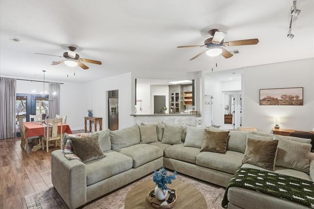 1402 W Johnson Ave, Aransas Pass, TX 78336