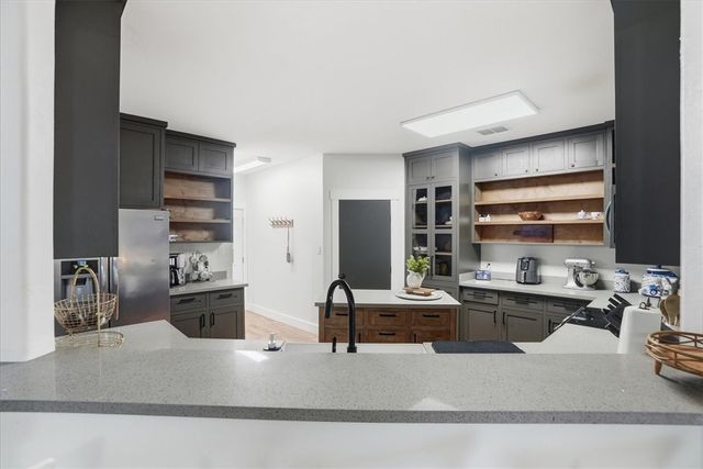 1402 W Johnson Ave, Aransas Pass, TX 78336