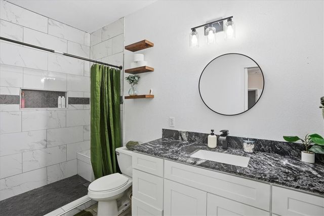 1402 W Johnson Ave, Aransas Pass, TX 78336