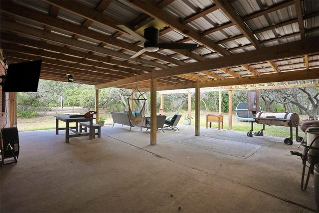 1402 W Johnson Ave, Aransas Pass, TX 78336