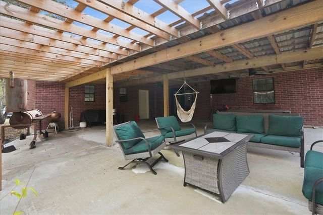 1402 W Johnson Ave, Aransas Pass, TX 78336