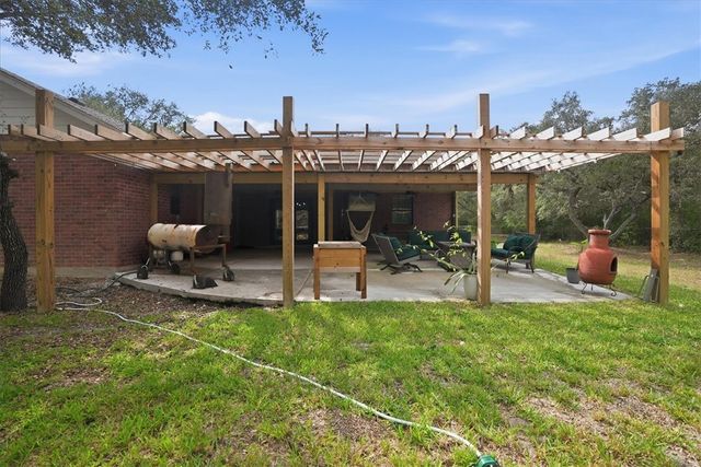 1402 W Johnson Ave, Aransas Pass, TX 78336