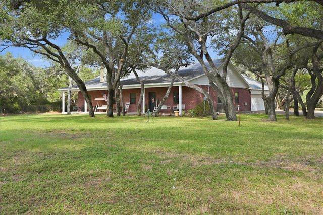 1402 W Johnson Ave, Aransas Pass, TX 78336