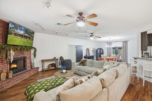 1402 W Johnson Ave, Aransas Pass, TX 78336