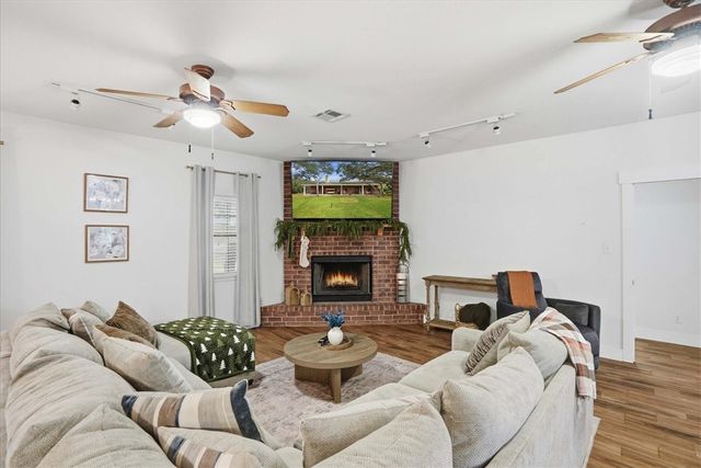 1402 W Johnson Ave, Aransas Pass, TX 78336