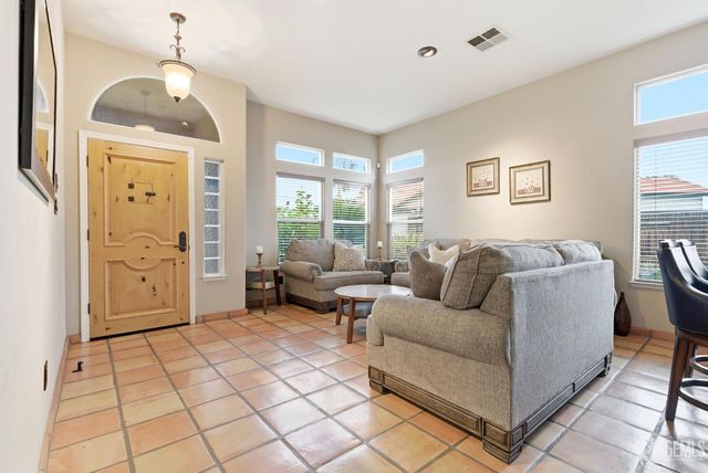 6607 Lilydale Drive, Bakersfield, CA 93313