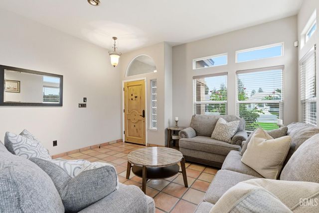 6607 Lilydale Drive, Bakersfield, CA 93313