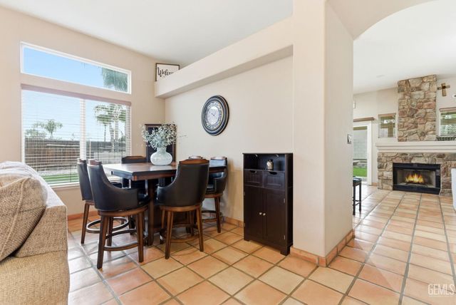 6607 Lilydale Drive, Bakersfield, CA 93313