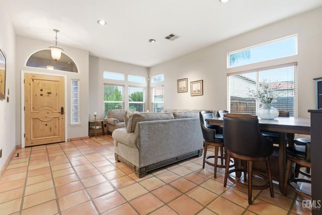 6607 Lilydale Drive, Bakersfield, CA 93313