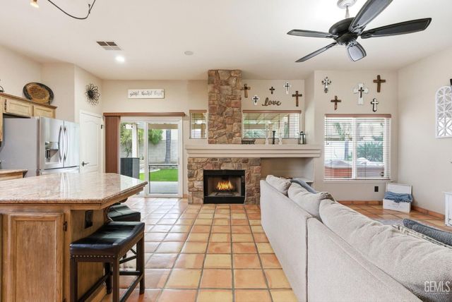 6607 Lilydale Drive, Bakersfield, CA 93313