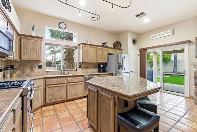 6607 Lilydale Drive, Bakersfield, CA 93313