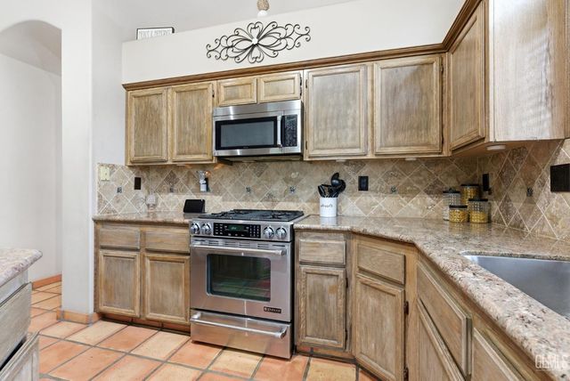 6607 Lilydale Drive, Bakersfield, CA 93313