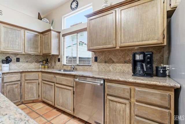 6607 Lilydale Drive, Bakersfield, CA 93313