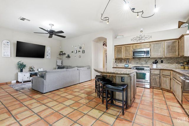 6607 Lilydale Drive, Bakersfield, CA 93313