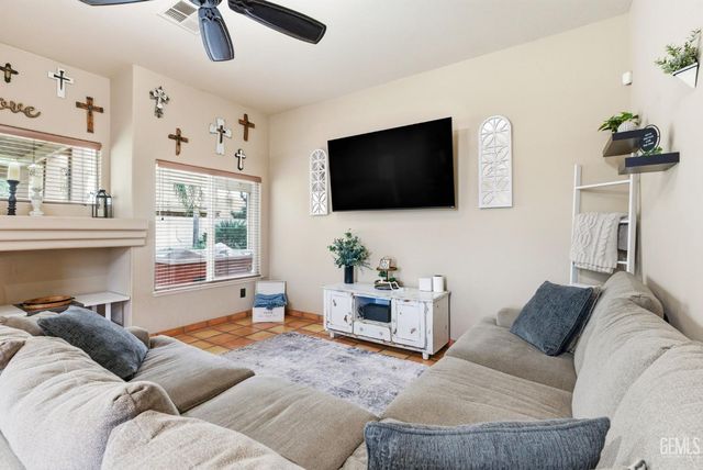 6607 Lilydale Drive, Bakersfield, CA 93313