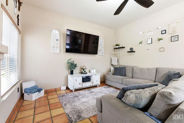 6607 Lilydale Drive, Bakersfield, CA 93313