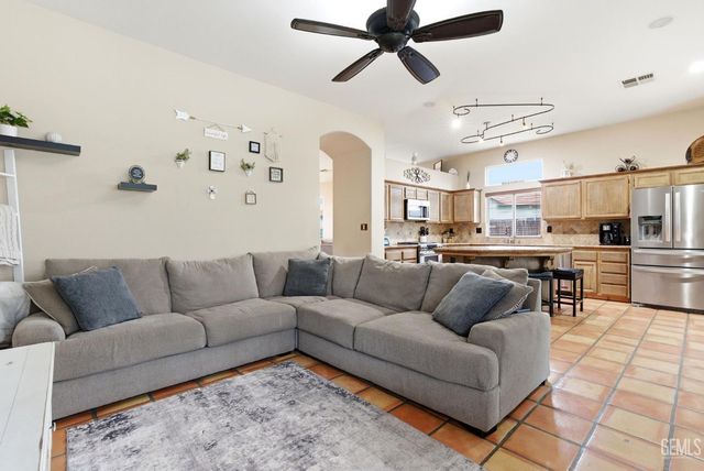 6607 Lilydale Drive, Bakersfield, CA 93313