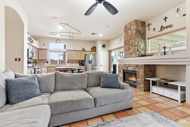 6607 Lilydale Drive, Bakersfield, CA 93313