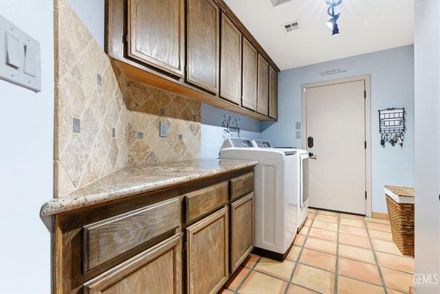 6607 Lilydale Drive, Bakersfield, CA 93313