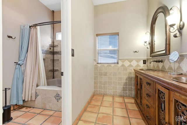 6607 Lilydale Drive, Bakersfield, CA 93313