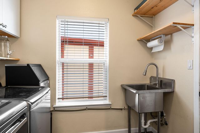 8101 Rancho Lago Court NW, Albuquerque, NM 87120