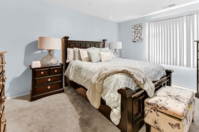 7100 W 95th Street 111, Oak Lawn, IL 60453