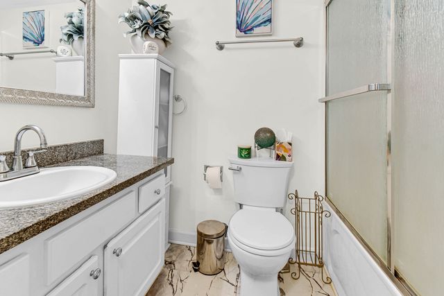 7100 W 95th Street 111, Oak Lawn, IL 60453