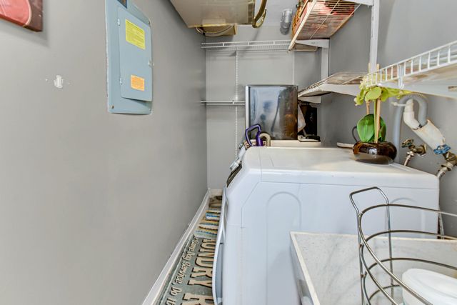 7100 W 95th Street 111, Oak Lawn, IL 60453