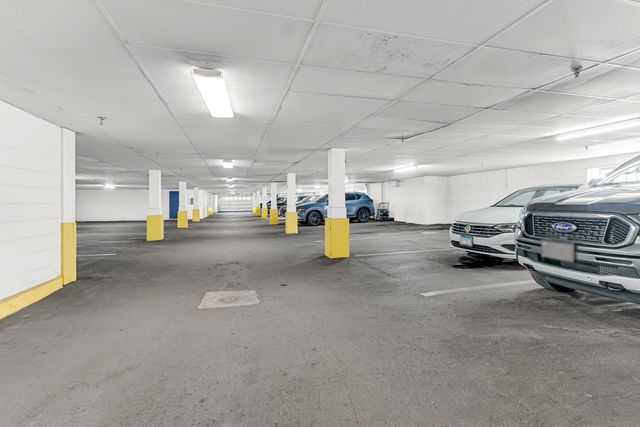 7100 W 95th Street 111, Oak Lawn, IL 60453