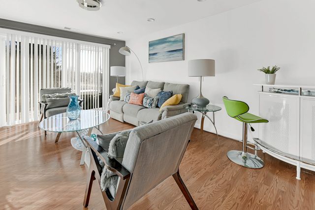 7100 W 95th Street 111, Oak Lawn, IL 60453