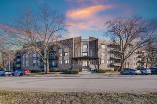 7100 W 95th Street 111, Oak Lawn, IL 60453