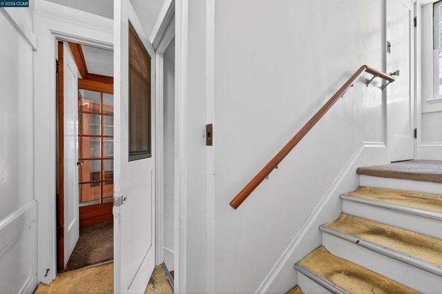 3824 Lakeshore Ave, Oakland, CA 94610