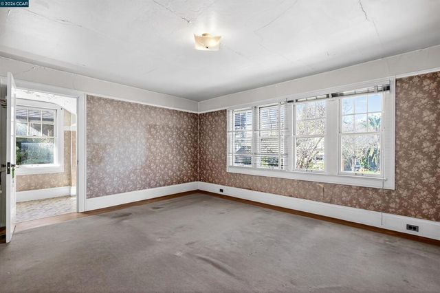 3824 Lakeshore Ave, Oakland, CA 94610