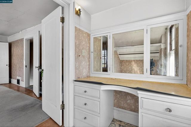 3824 Lakeshore Ave, Oakland, CA 94610