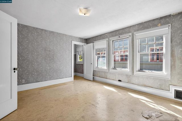 3824 Lakeshore Ave, Oakland, CA 94610