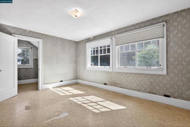 3824 Lakeshore Ave, Oakland, CA 94610