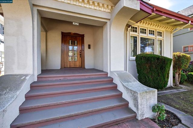 3824 Lakeshore Ave, Oakland, CA 94610