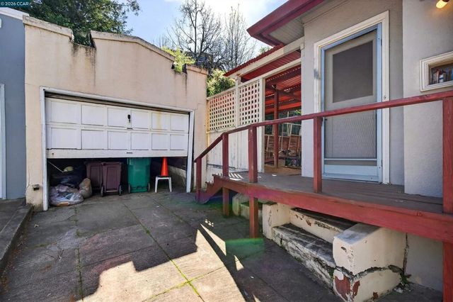 3824 Lakeshore Ave, Oakland, CA 94610