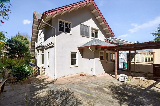 3824 Lakeshore Ave, Oakland, CA 94610