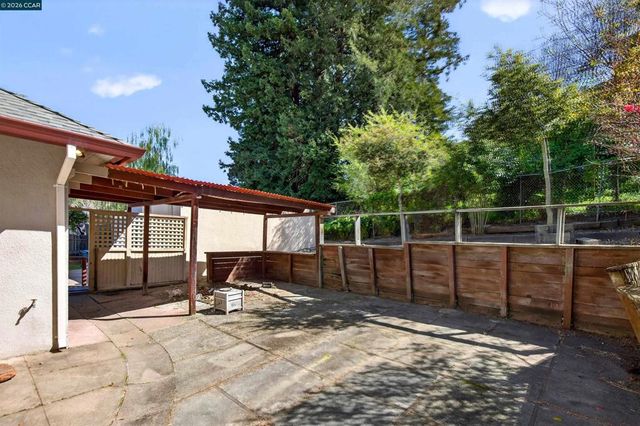 3824 Lakeshore Ave, Oakland, CA 94610