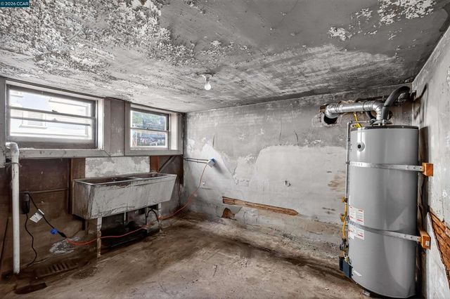 3824 Lakeshore Ave, Oakland, CA 94610