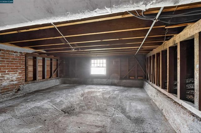 3824 Lakeshore Ave, Oakland, CA 94610