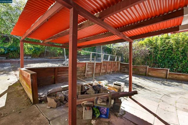 3824 Lakeshore Ave, Oakland, CA 94610