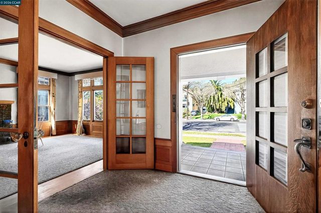 3824 Lakeshore Ave, Oakland, CA 94610