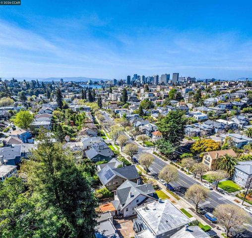 3824 Lakeshore Ave, Oakland, CA 94610