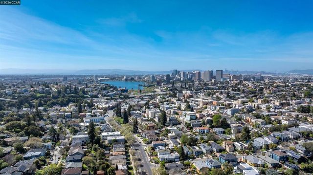 3824 Lakeshore Ave, Oakland, CA 94610
